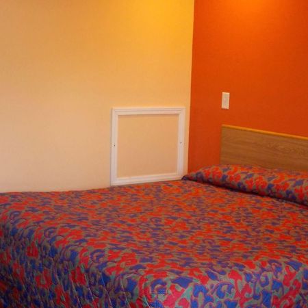 Travel Lite Motel Уайтевилл Экстерьер фото