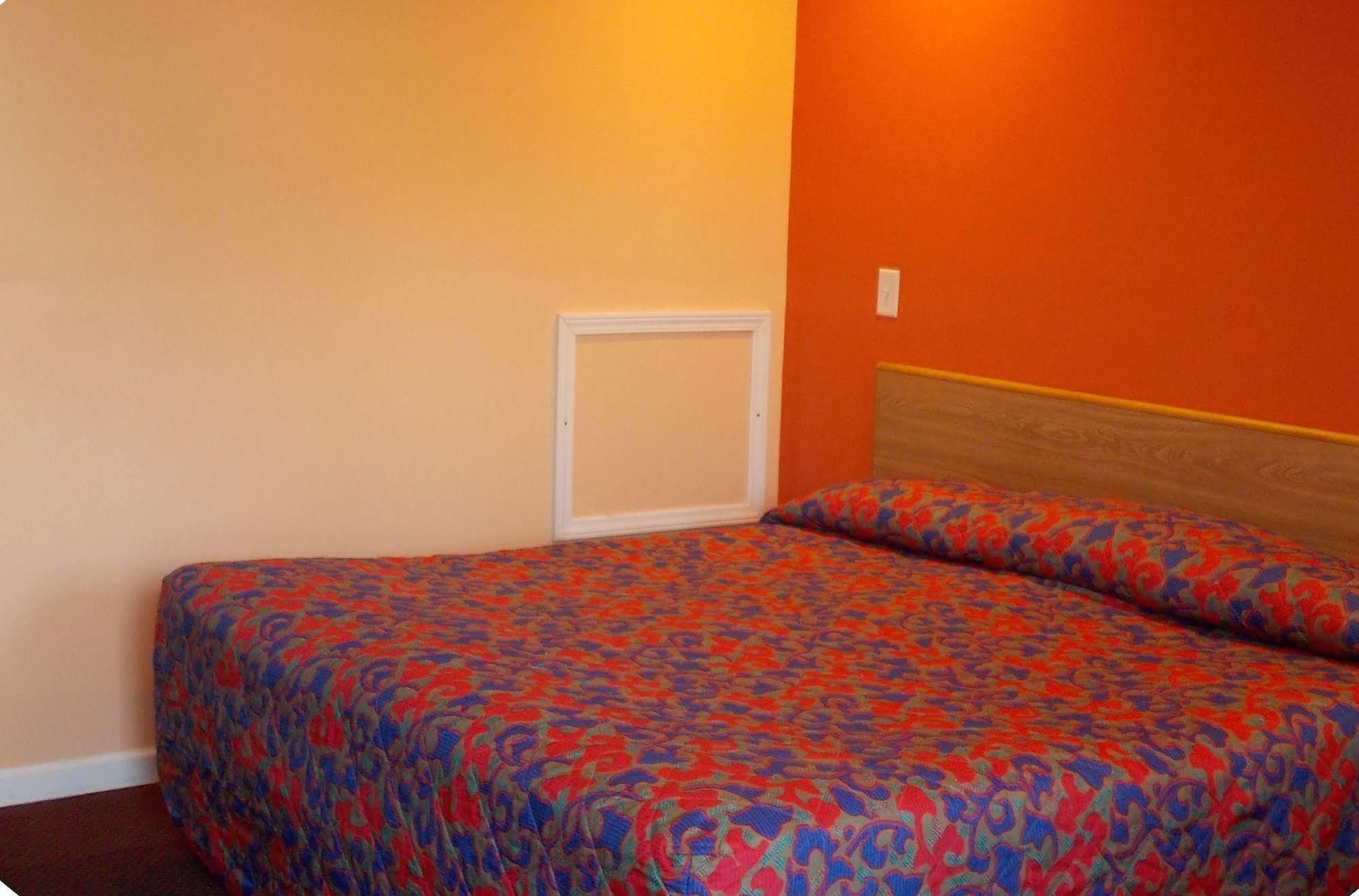 Travel Lite Motel Уайтевилл Экстерьер фото